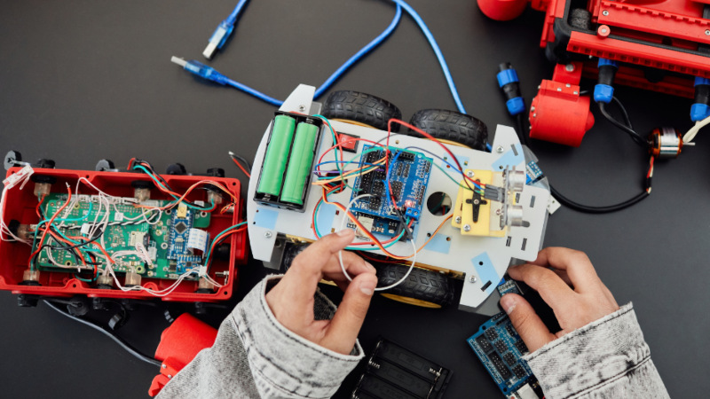 5.8.2024 Poletna šola Robotski avtomobili za punce in fante