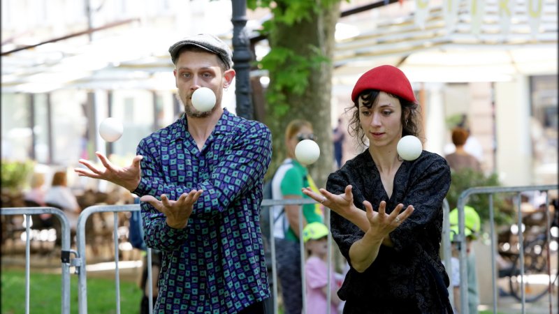 23.6.2025 Mismo Nismo in Olfamož Predstava na prvo žogo 18. Klovnbuf festival-napovednik-dogodki