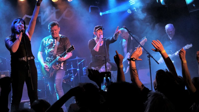 17.1.2025 Poslovilni koncert skupine Paraf, predskupina Buldogi in film