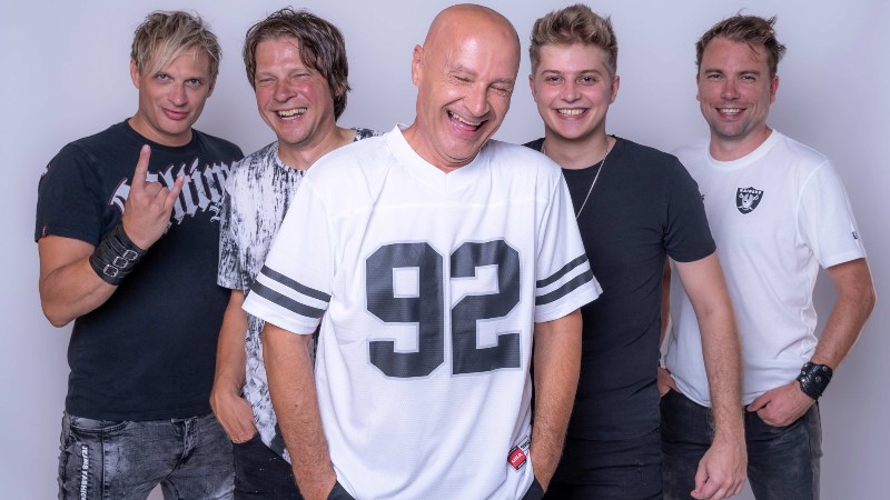 5.12.2025 Aktualov 18. rojstni dan - 18 za 18 - Vlado Kalember & Srebrna krila, Tony Cetinski, 4 Tenora, Frano Pehar & Tarapana, Luka Basi, Miran Rudan Indesign + 12 gostov presenečenja