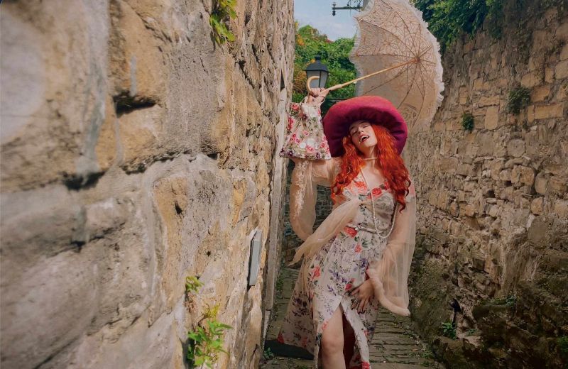 Parvani Violet v poletje z novim singlom in videospotom »Rada«